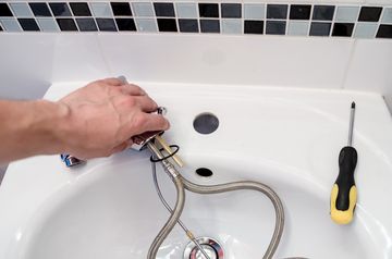 Monter sieci i instalacji sanitarnych